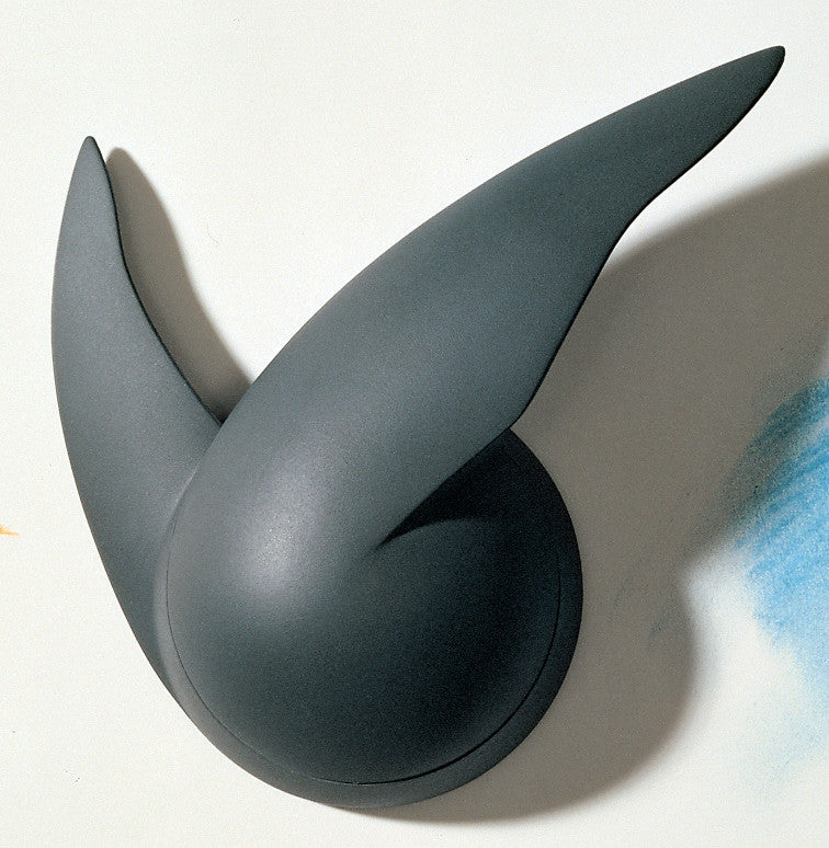 Detail van de Walter Wayle wandklok van Alessi in antraciet