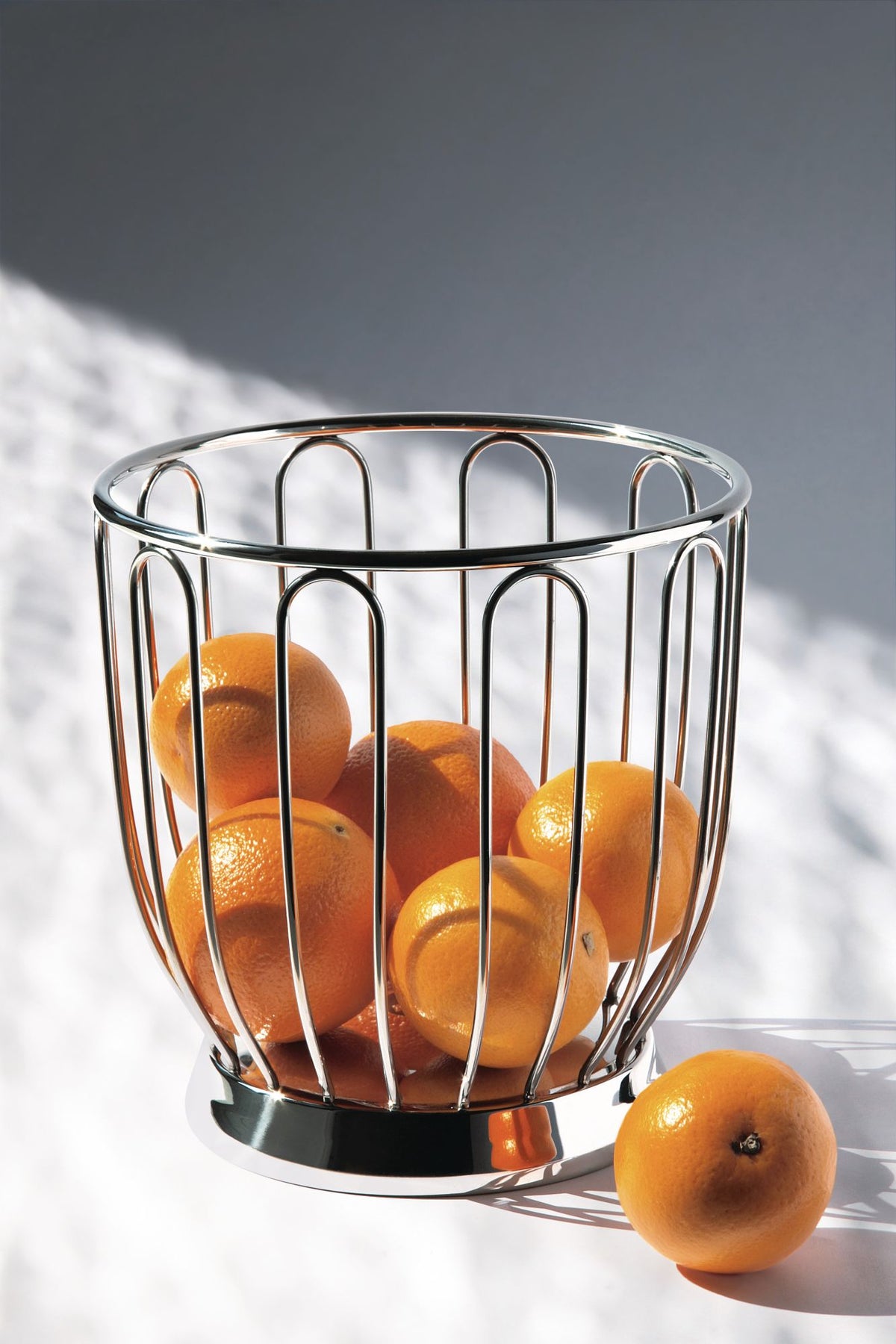 Alessi Citrus Basket fruitkorf, gevuld met sinaasappels, roestvrij staal