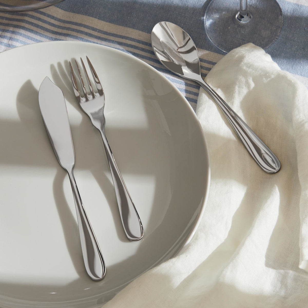 Alessi Nuovo Milano vismes 5180/18 op tafel