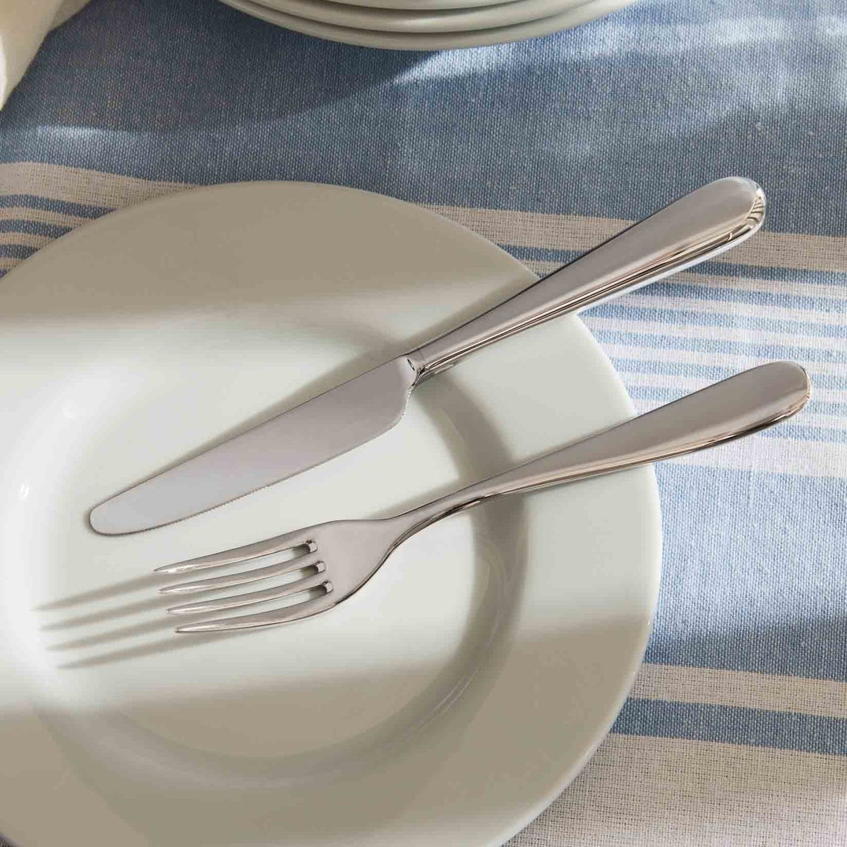 Alessi Nuovo Milano holheft dessertmes 5180/6 op tafel