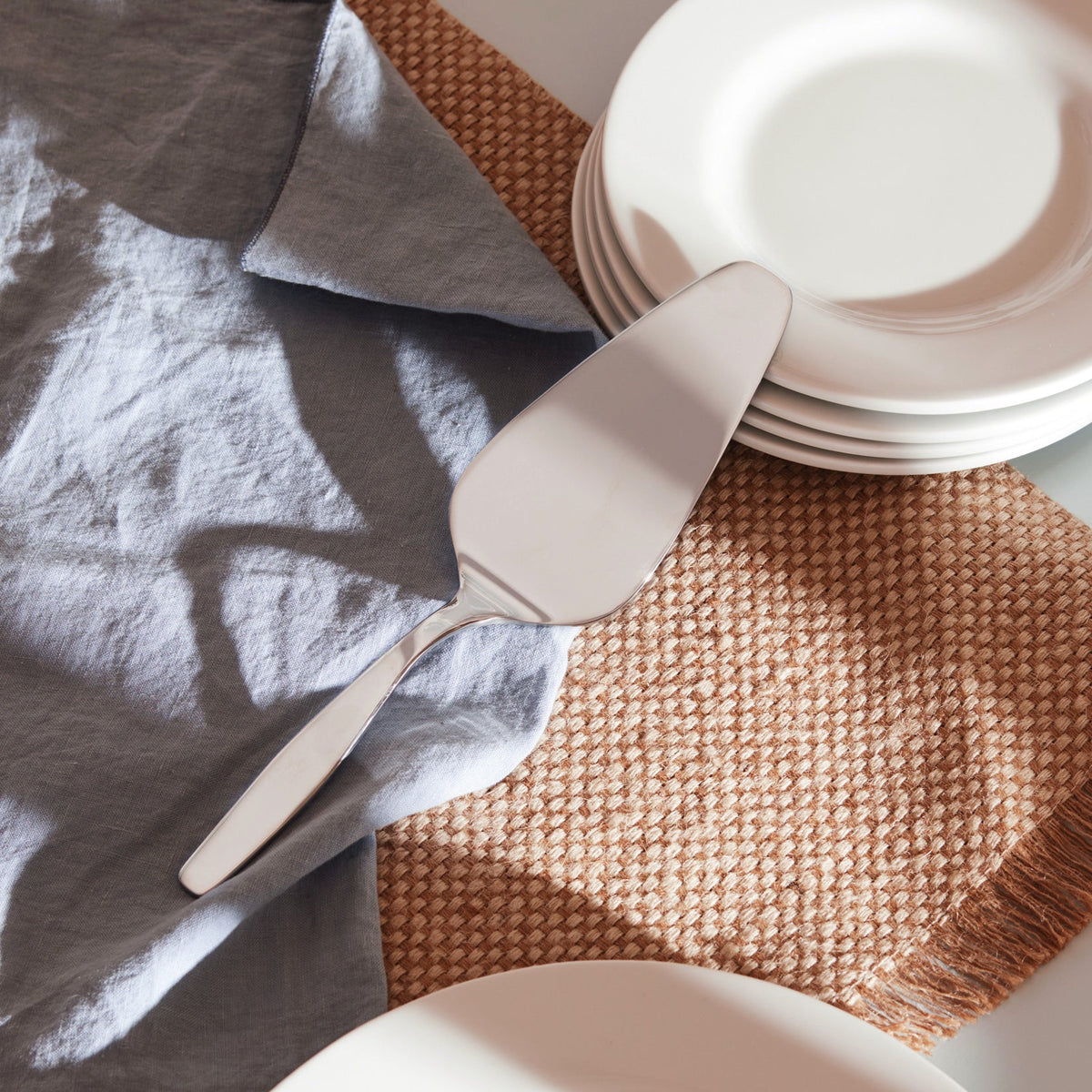 Alessi Itsumo taartlepel ANF06/15 op tafel
