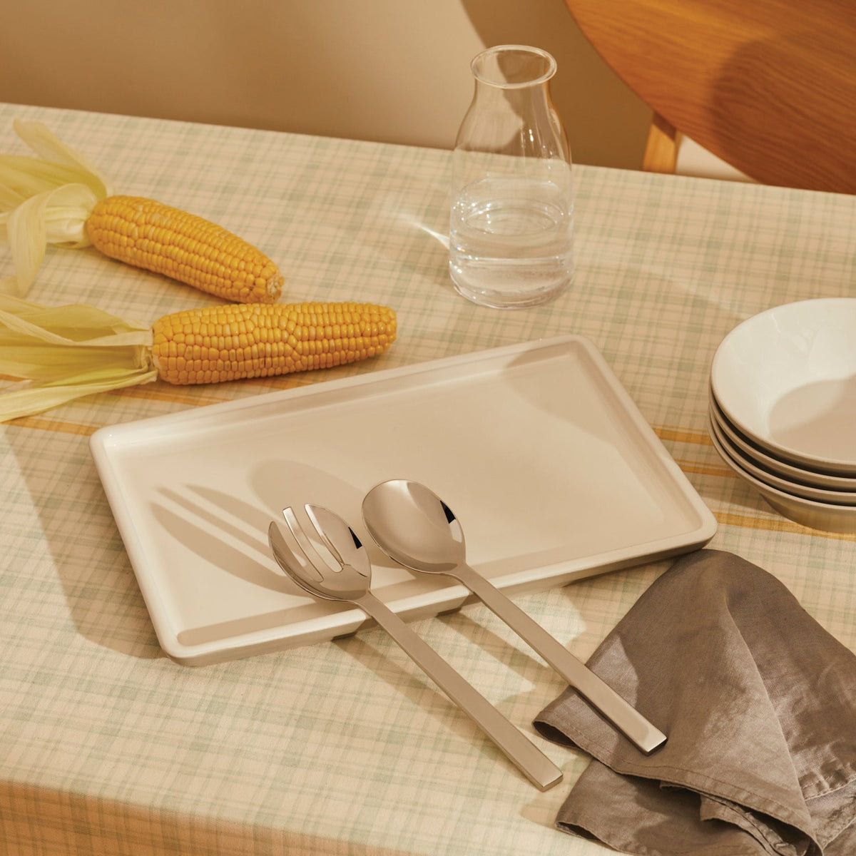 Alessi Serveerbord klein Tonale DC03/22SLG op tafel