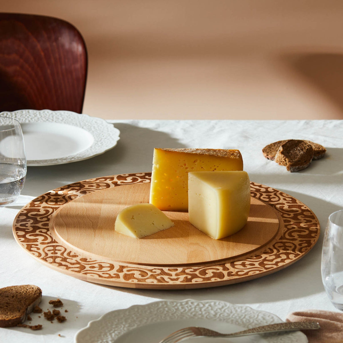 Alessi Kaasplateau Dressed en plein air MW23 op tafel