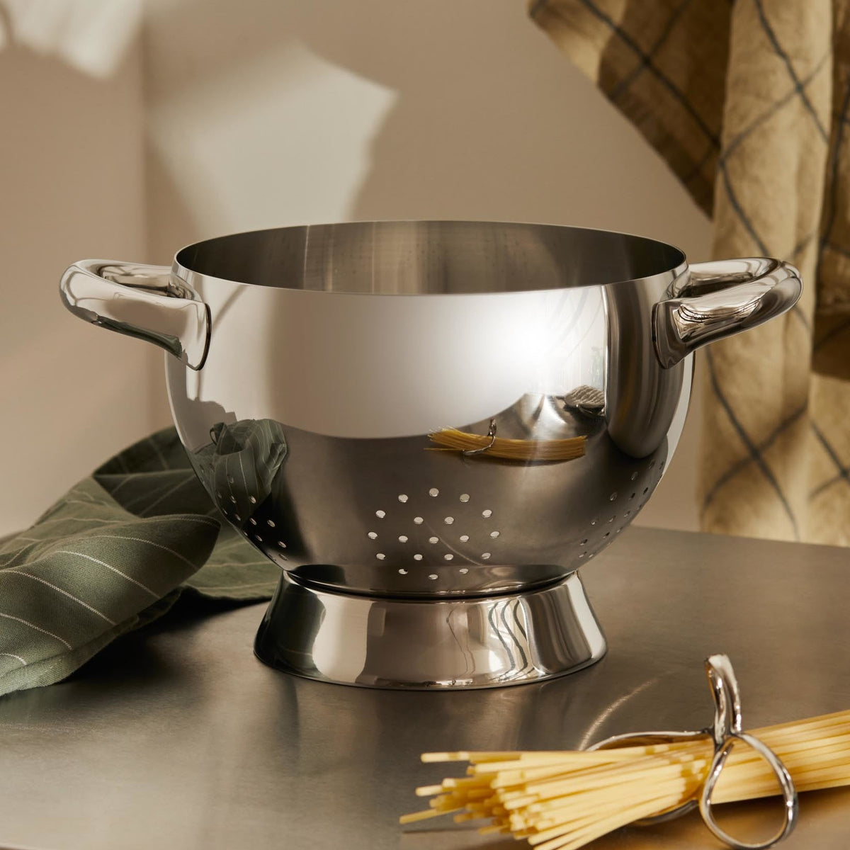 Alessi Vergiet Mami SG300 op tafel