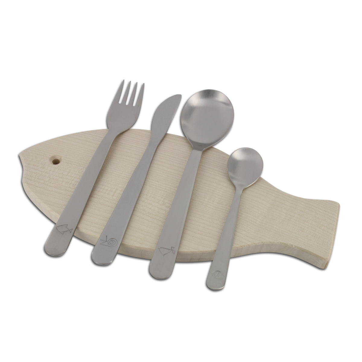 Mono Petit 4 children's cutlery with knife at an angle on wooden fish-shaped chopping board