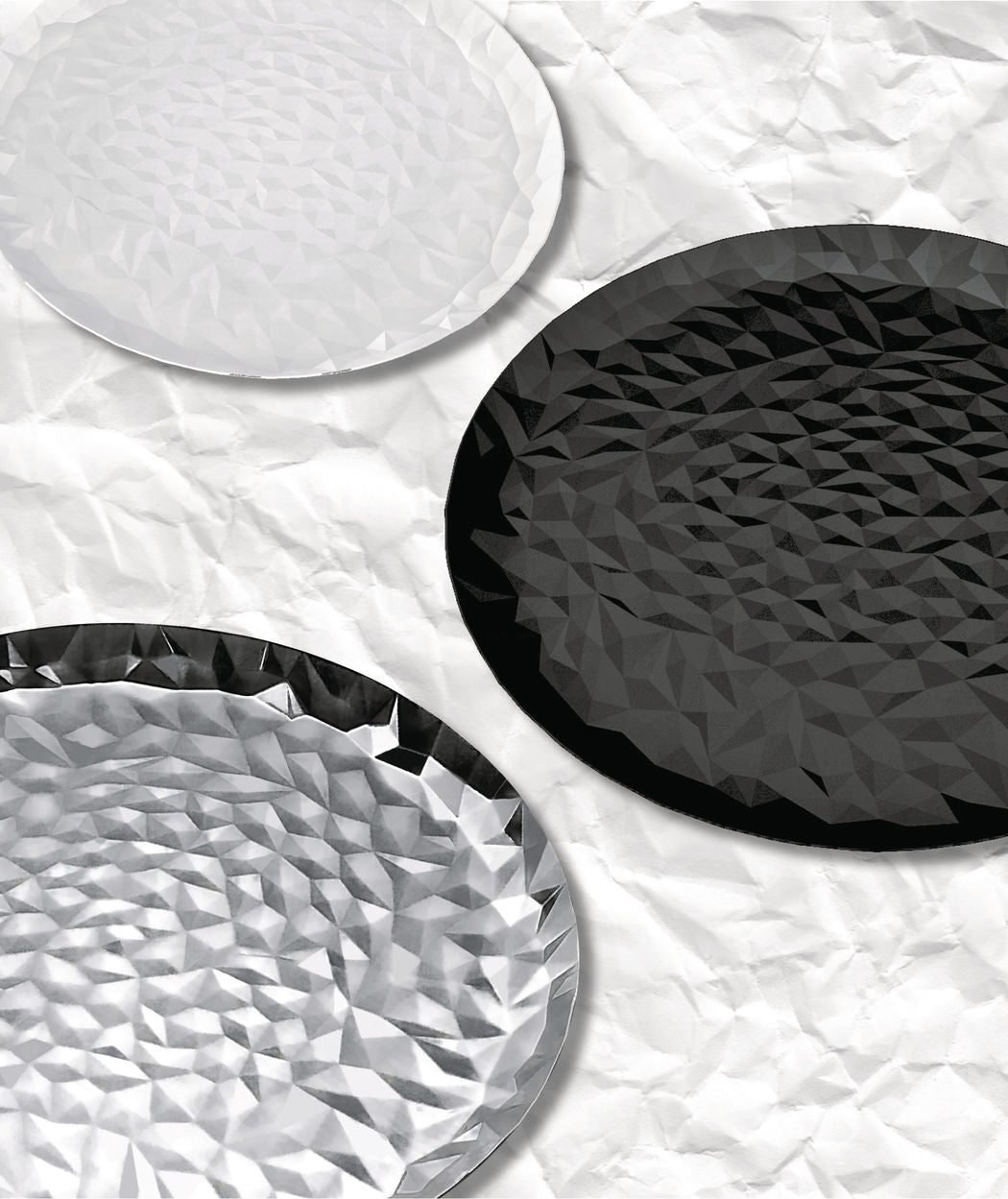 Alessi JOY N.3 dienblad in zilver, wit en zwart naast elkaar
