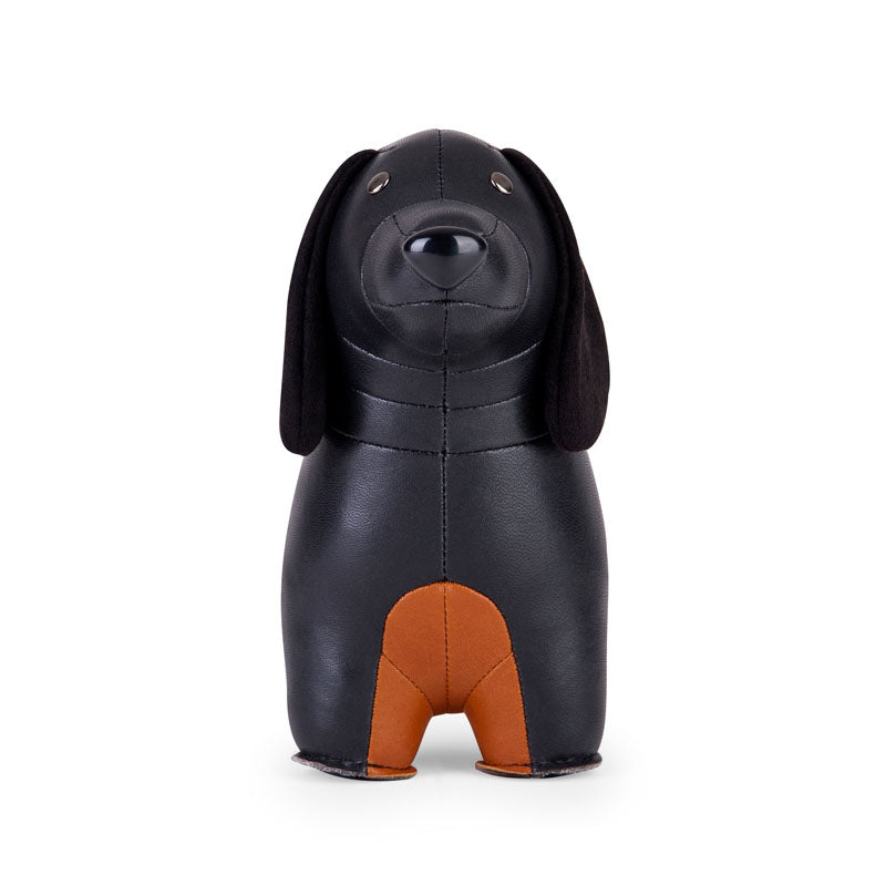 Zwarte teckel, dierenfiguur van kunstleder, vooraanzicht