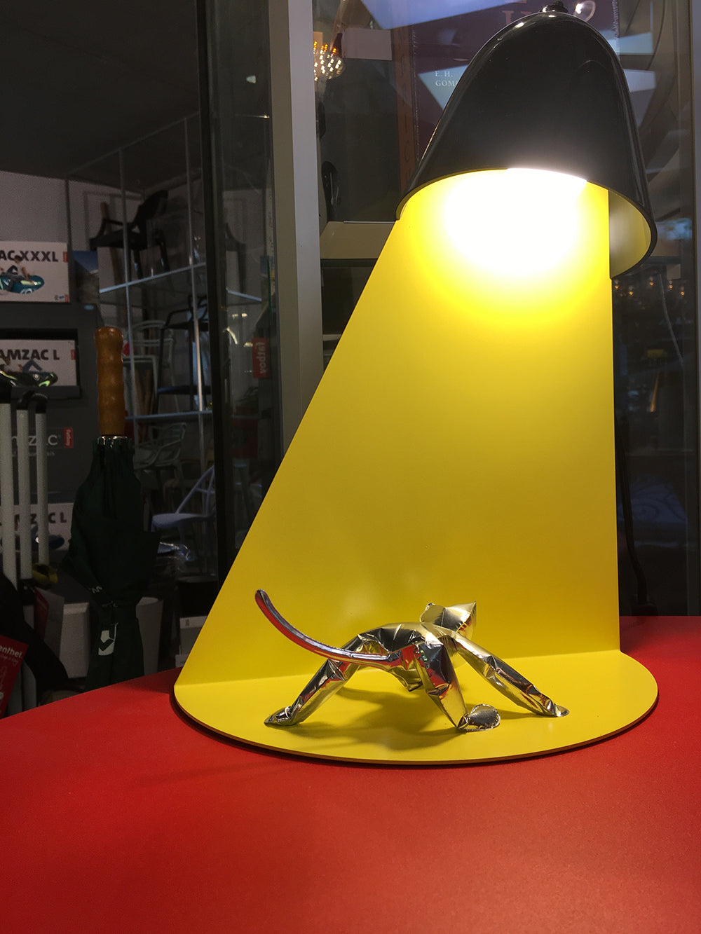 +D Climbing Cat opblaasbare ballon in kattenvorm, liggend, zilverkleurig