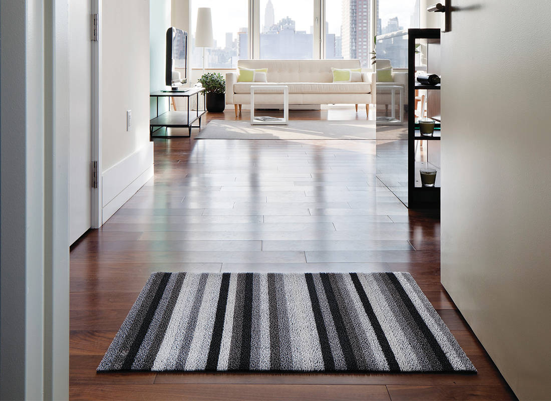 Chilewich deurmat Even Stripe Mineral, gestreept patroon, ander aanzicht