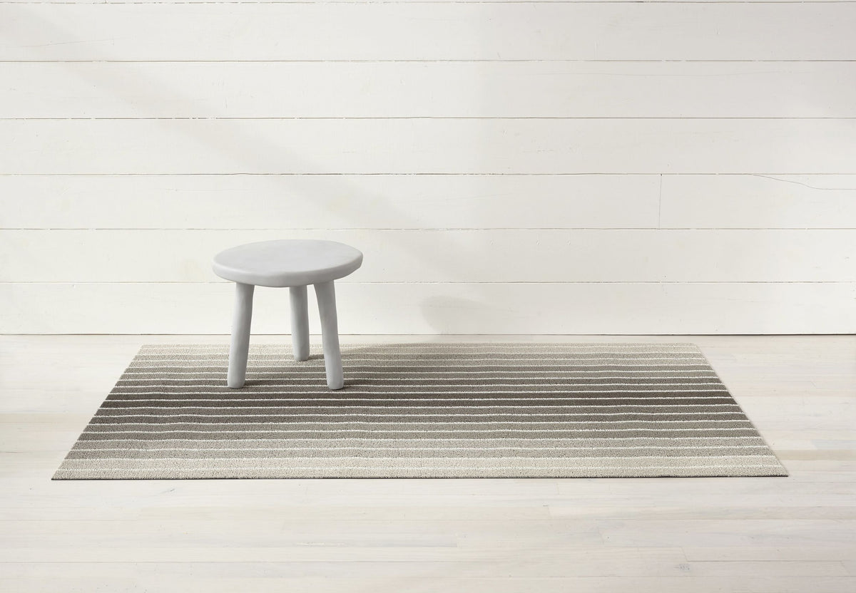 Chilewich deurmat Block Stripe, taupe met streepdessin, 46 x 71 cm