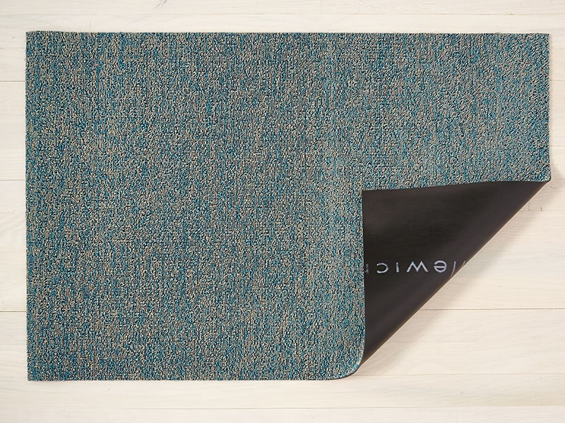 Chilewich Heathered Aqua deurmat, achterzijde met vinyl onderlaag zichtbaar