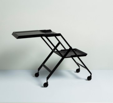Plico trolley van Alessi, gedeeltelijk opgeklapt, zijaanzicht in zwart.