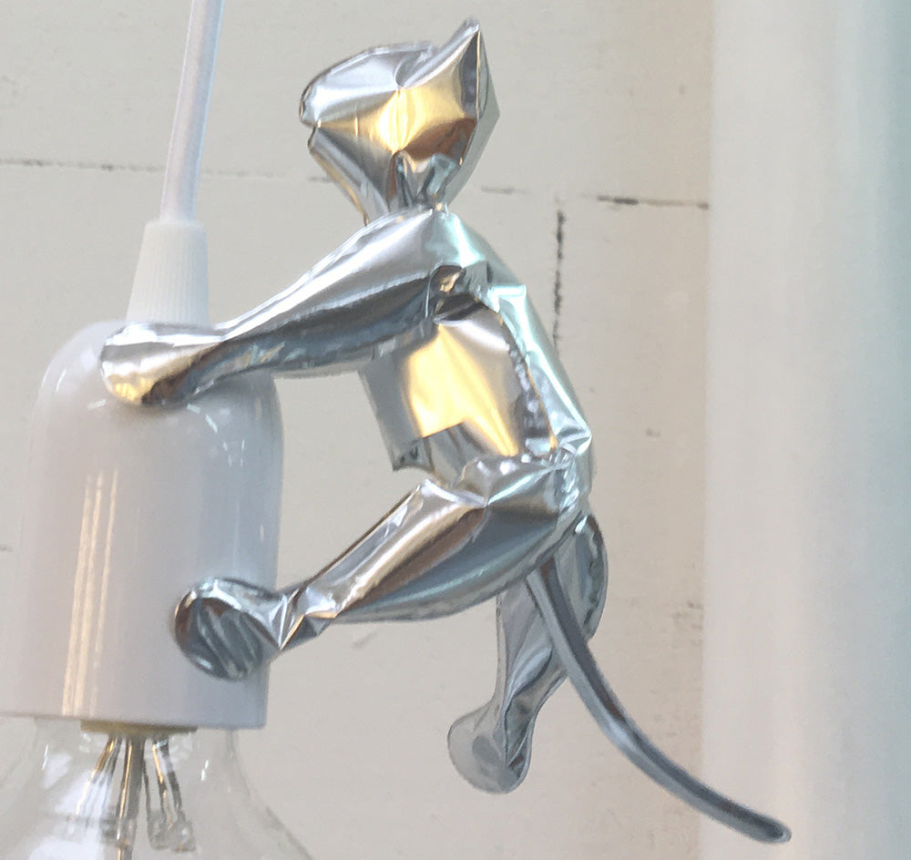 +D Climbing Cat opblaasbare ballon in kattenvorm, klimmend aan een lamp, zilverkleurig