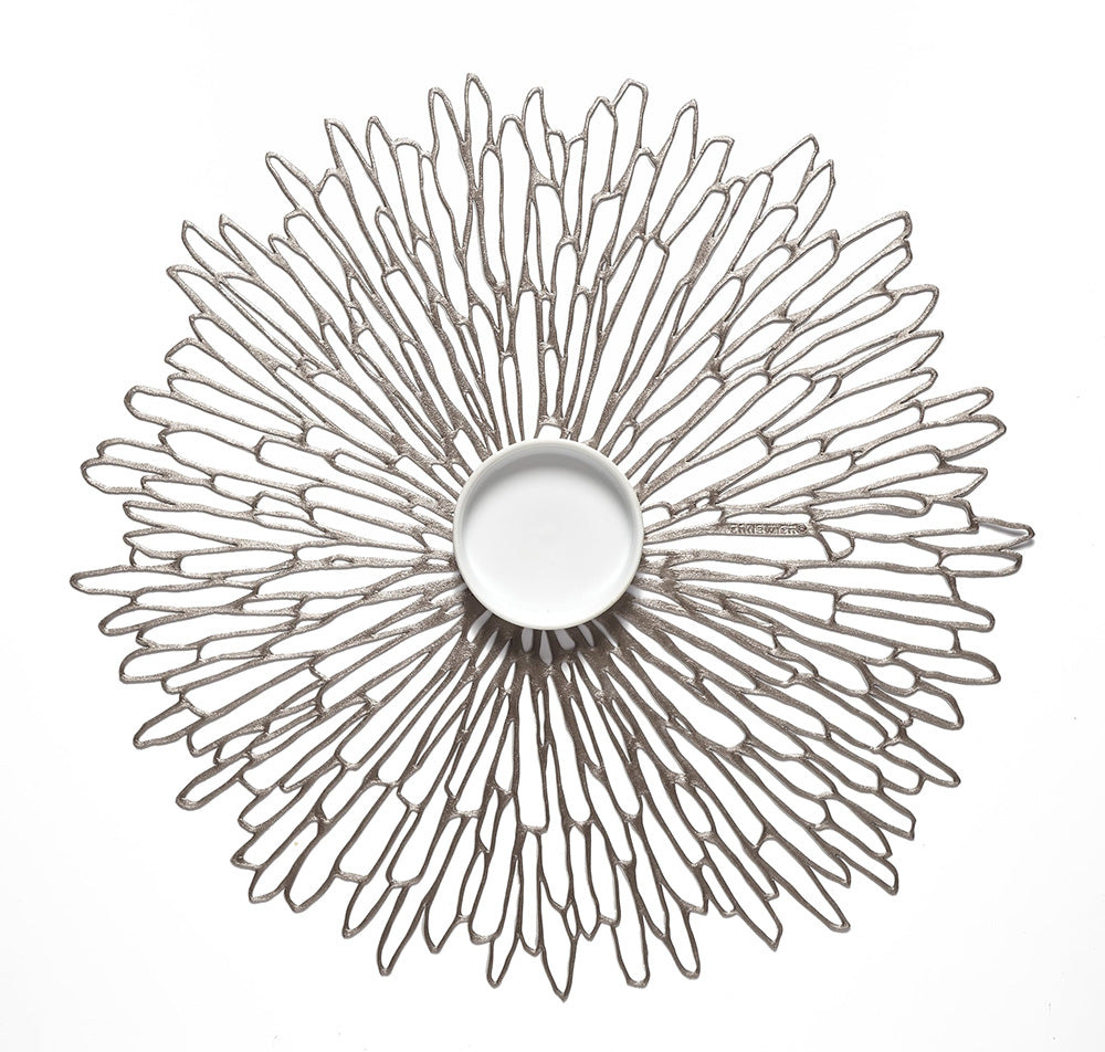 Chilewich beautiful placemat Bloom in gunmetal vinyl, diameter 36 cm, design Sandy Chilewich