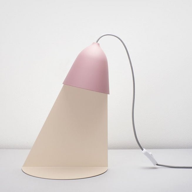 Ilsangisang mooie tafellamp of wandlamp Light Shelf, roze bovenkant en ecru voet, ontwerp Jong Su Kim