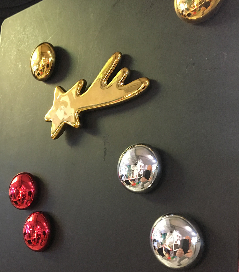 Alessi Bark losse magneetset op ondergrond, ronde magneetjes en vallende ster in gouden uitvoering
