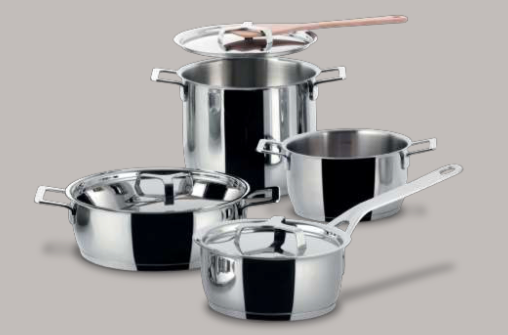 Alessi Pots&Pans set met drie deksels en houten wokspaan erin gestoken