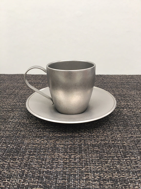 Aoyoshi koffie-kop en schotel uit de Vintage serie, in staal, zijaanzicht