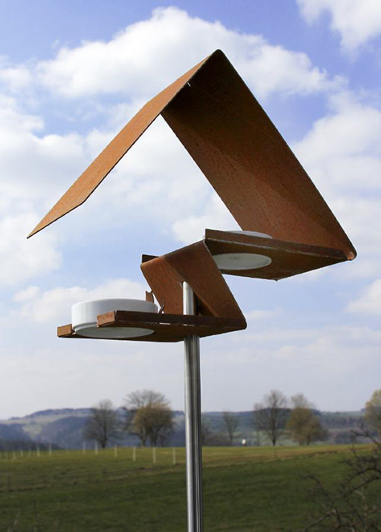 Opossum BirdFeeder VHT-5 vogelvoederhuis, bovenaanzicht tegen de lucht