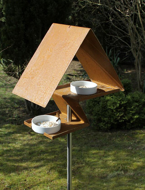 Opossum BirdFeeder VHT-5 vogelvoederhuis, zijaanzicht met porseleinen bakjes
