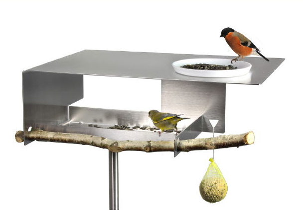 BirdFeeder VHT-1 LS in gebruik, met twee vogels bij de schotel en een voederzak