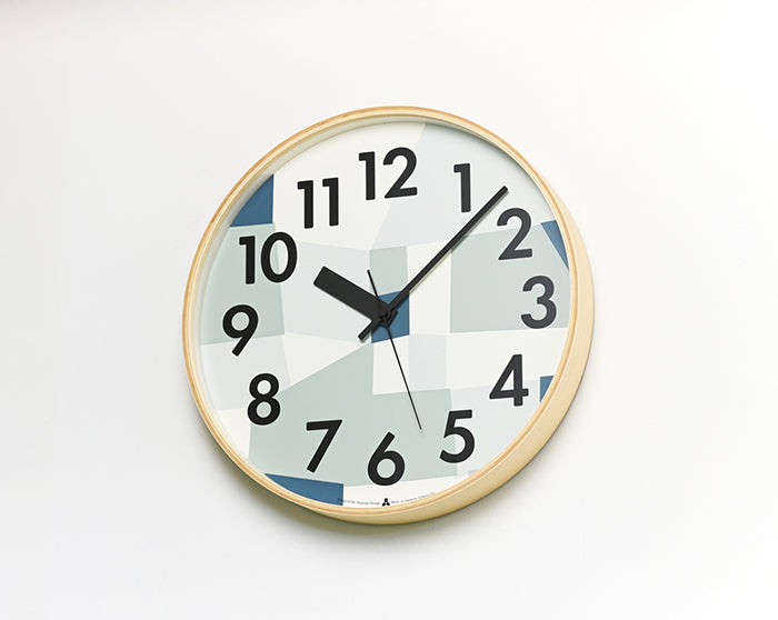 Lemnos Kasumi Blauw wandklok, zijaanzicht met houten rand