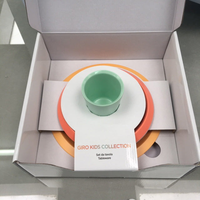 Alessi Giro kinderservies in geschenkverpakking, met beker, bord en diep bord.