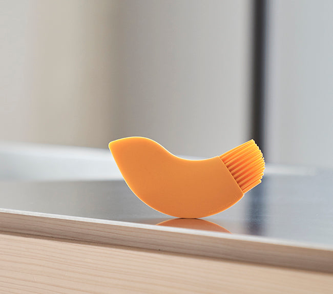 Happy schraper met kwast in vogelvorm, oranje siliconen