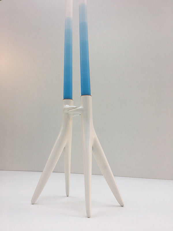 White Abbracciaio candle holder by Kartell, side view with candles