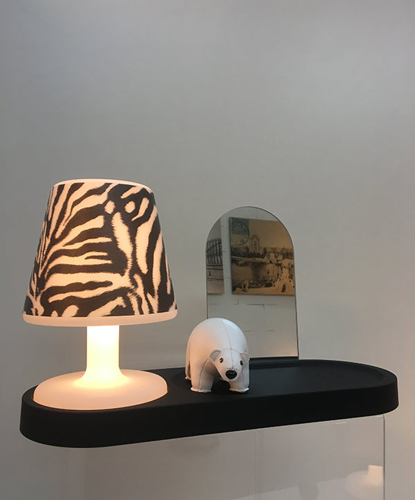Fatboy Residence tray in antraciet met Edison Petit lamp, speciale kap, spiegel en ijsbeer