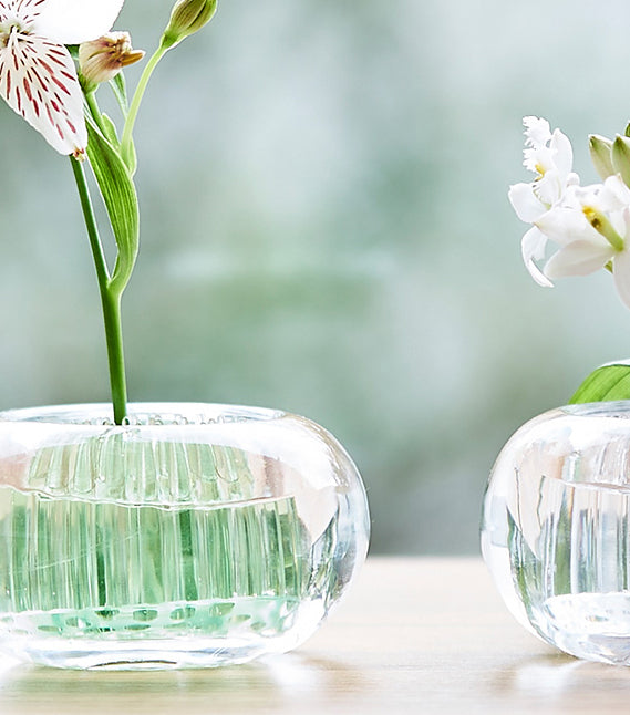 Two small glass Michi-Kusa vases side by side, detail of ribbed base