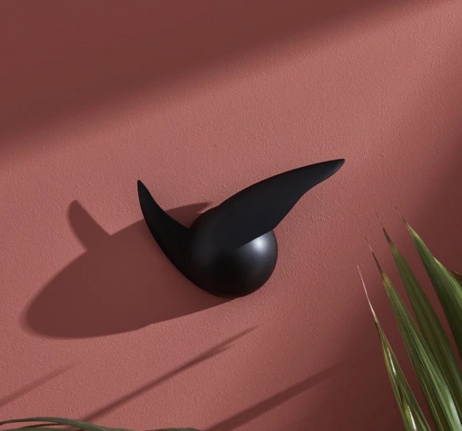 Alessi Walter Wayle wandklok, zwart, beeldhouwvorm van Starck