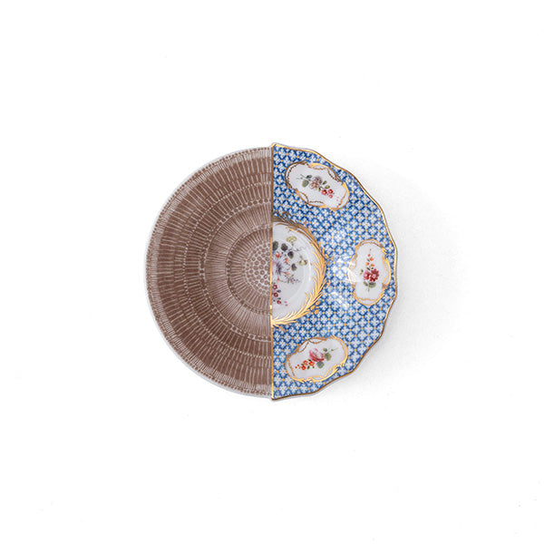 Djenne saucer from above, brown pattern next to blue floral motif