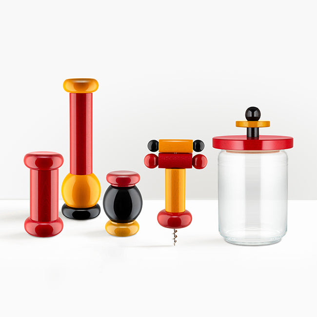 Twergi kurkentrekker rood-geel tussen andere producten uit de speciale collectie