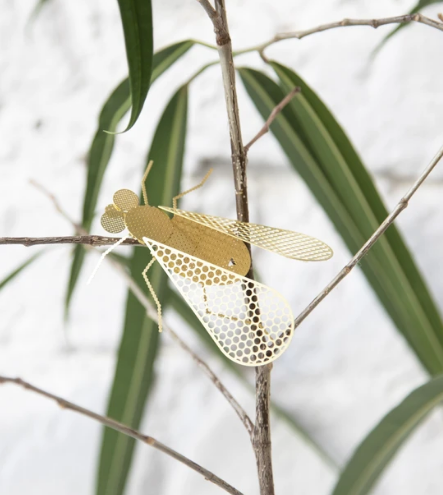 Flatmate Housefly on a branch, small gold-coloured metal animal decoration