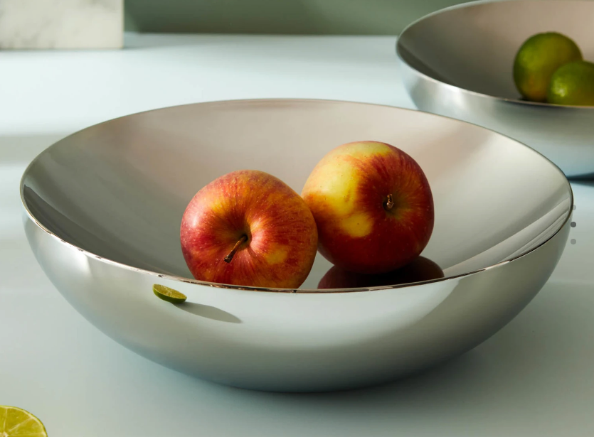 Alessi Double 25 kom in gepolijst staal, diameter 25 cm, met appels erin