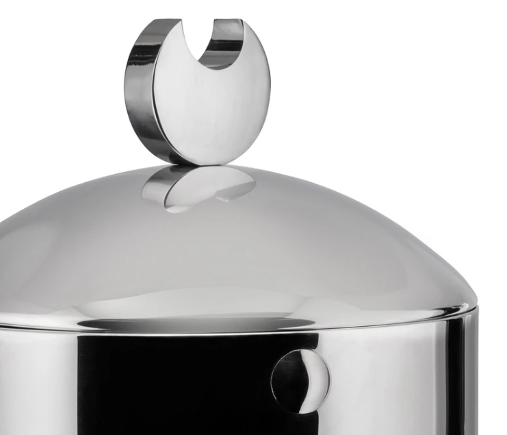 Alessi Kalisto voorraadbus, detail van de metalen greep op het deksel