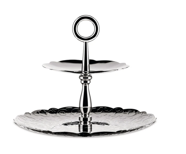 Alessi Dressed etagière voor gebak in rvs, close-up van reliëfdecor