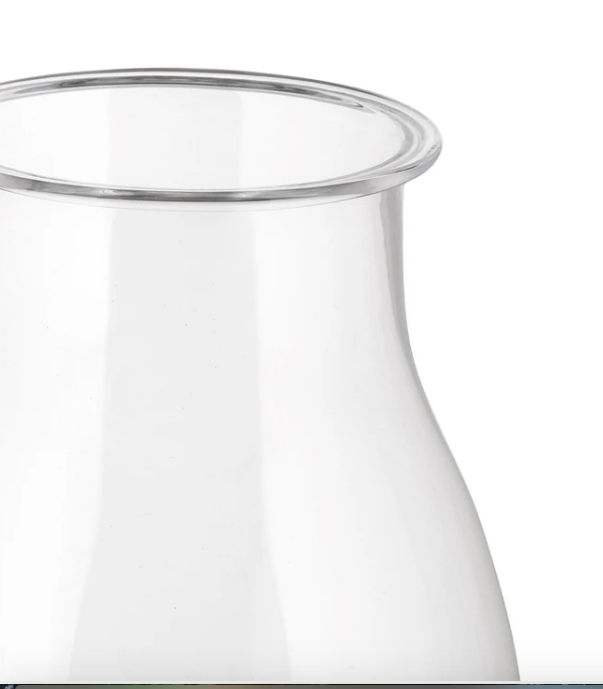 Detail van de hals en schouder van de Alessi Tonale karaf