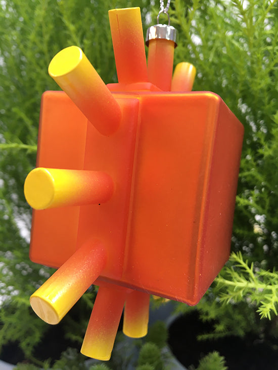 Alessi Sunflake kerstkubus, kerstbal in oranje, zijaanzicht zonder motief