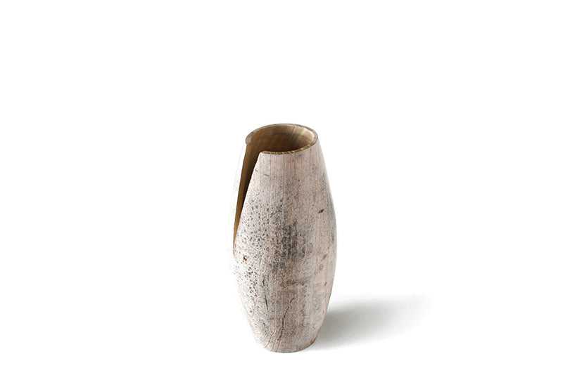Alessi Tomahawk C vaas gedraaid uit hout van de Mulberry-boom, ontworpen door DesignLibero