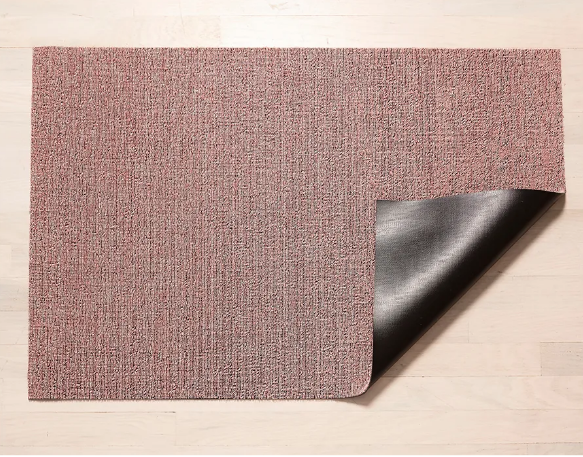 Chilewich deurmat Utility in blush, detail met omgevouwen hoek en onderlaag