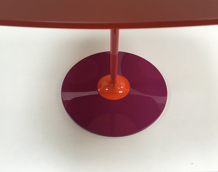 Detail van de voet van de Kartell Thierry bijzettafel in Bordeaux