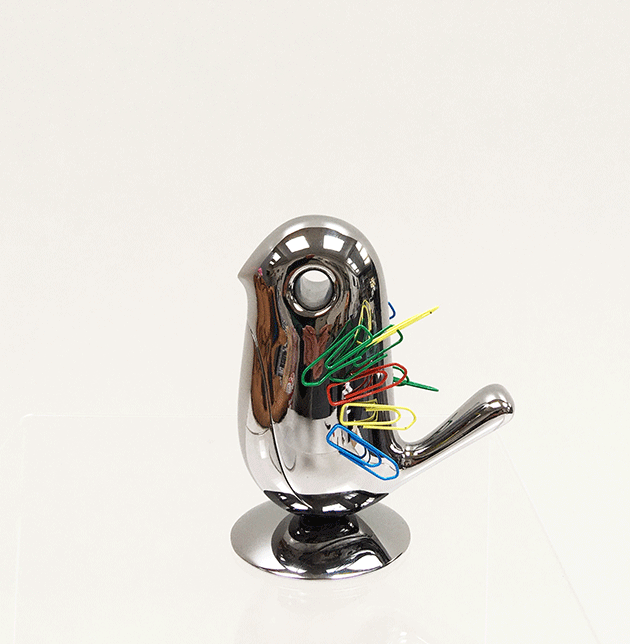 Alessi Chip paperclipvogel met gekleurde paperclips als verentooi