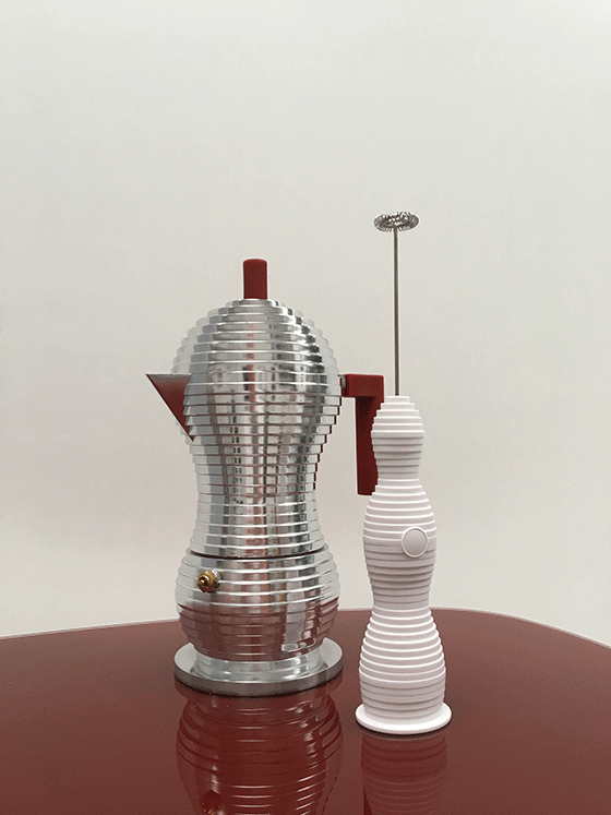 Alessi melk-opschuimer wit met pulcina koffiemaker, vooraanzicht
