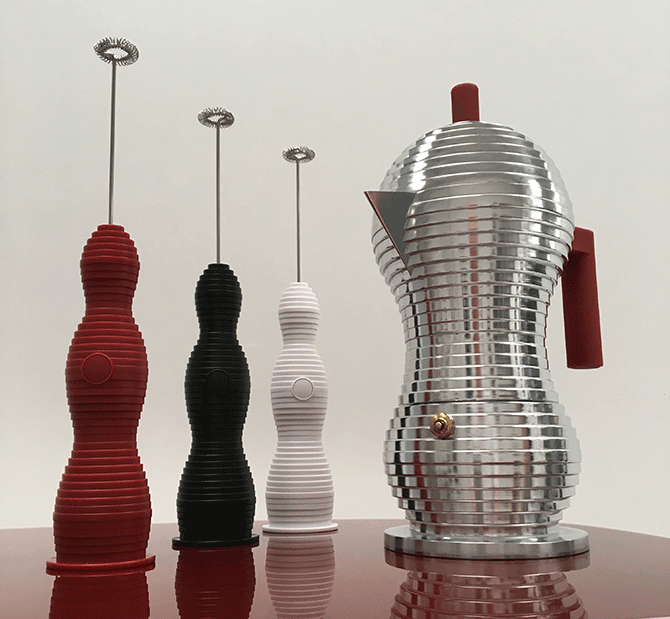 Melk-opschuimers pulcina in rood, zwart en wit met pulcina koffiemaker