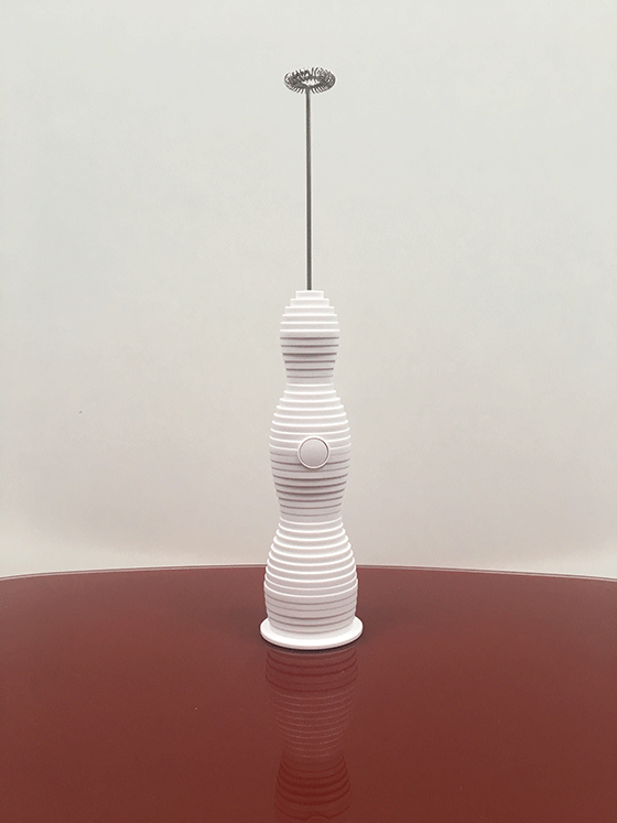 Alessi melk-opschuimer uit de serie pulcina, wit, staand aanzicht