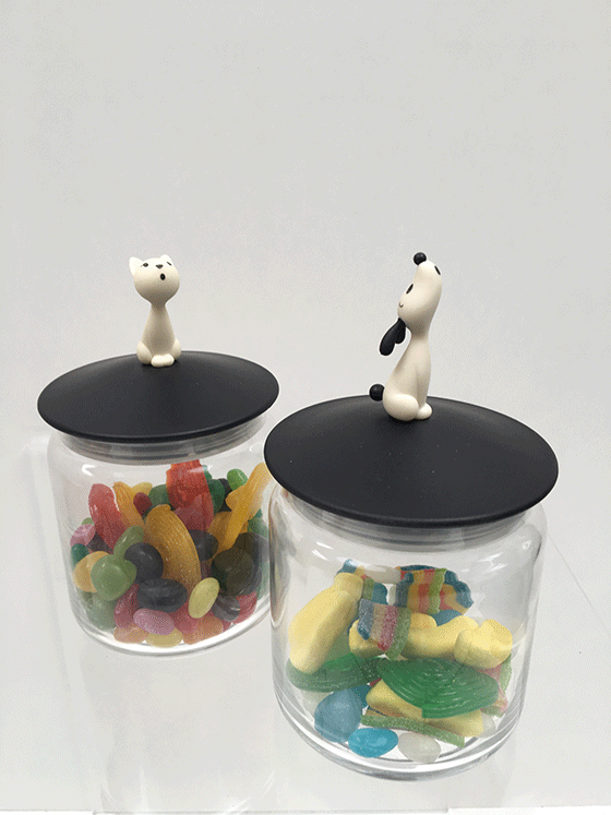 Glazen snoeppotten uit de Pet-serie met dierfiguurtjes op deksel, gevuld met snoep