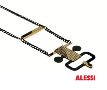Edone halsketting van Alessi, schuin aanzicht van het gouden en zwarte masker