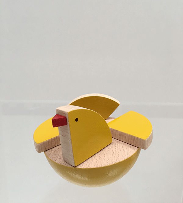 Schommelvogel Lala, vooraanzicht met kop en uitgespreide vleugels